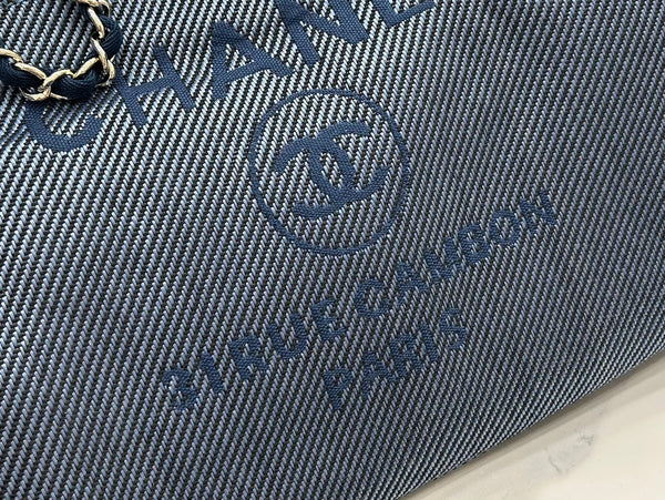 Borsa CC Deauville in tweed, pelle nera, finiture dorate 23