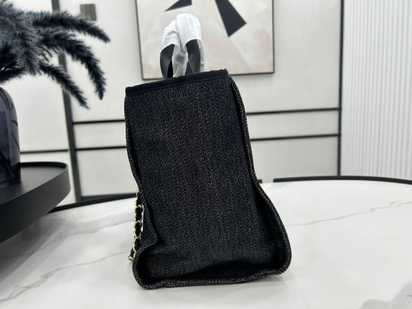 Borsa CC Deauville in tweed, pelle nera, finiture dorate, 25