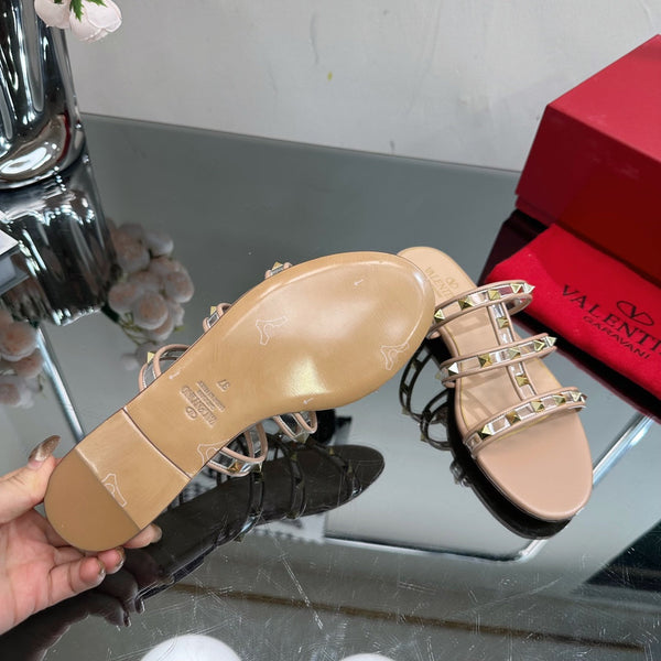 VT 25 Rockstud Flat Sandals Beige PVC Sheepskin