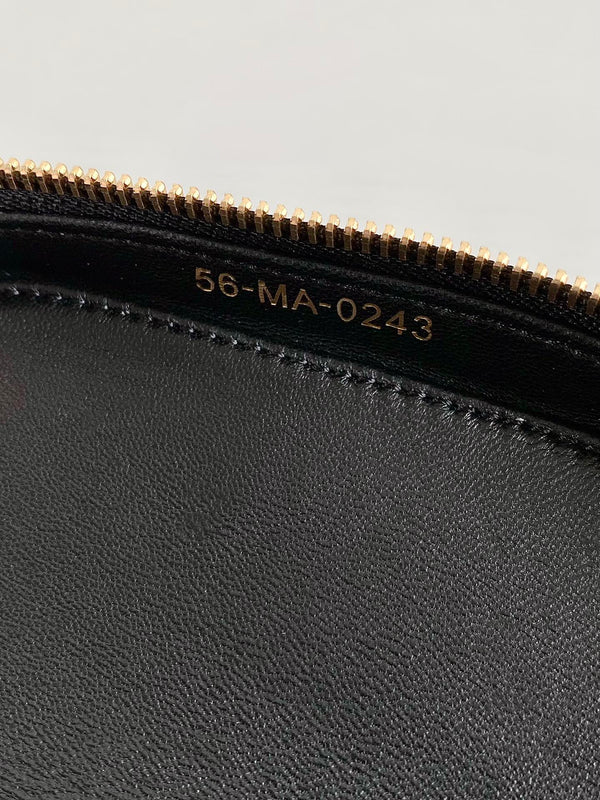 SIGNATURE VANITY 16 IN PELLE DI AGNELLO NERA