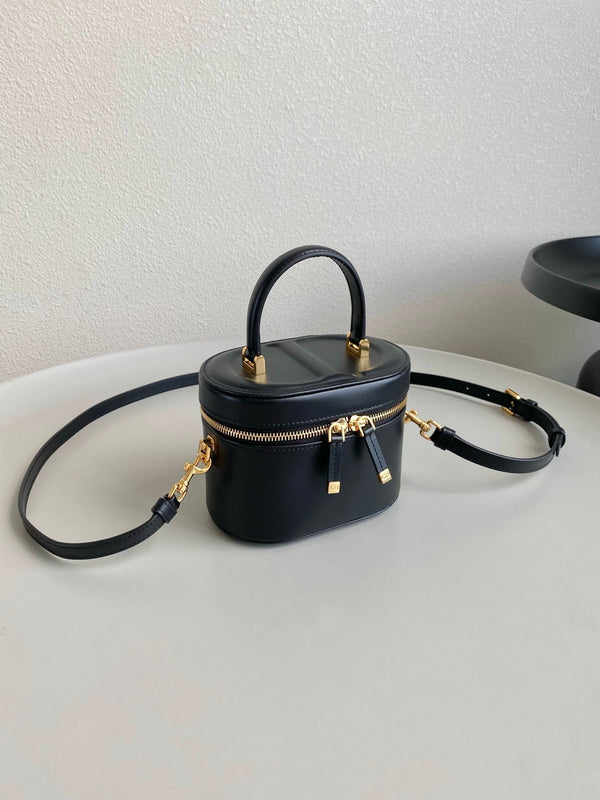 SIGNATURE VANITY 16 IN PELLE DI AGNELLO NERA