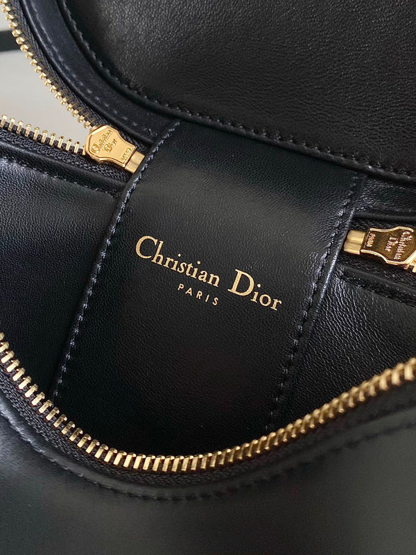 SIGNATURE VANITY 16 IN PELLE DI AGNELLO NERA