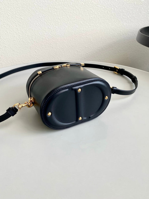 SIGNATURE VANITY 16 IN PELLE DI AGNELLO NERA