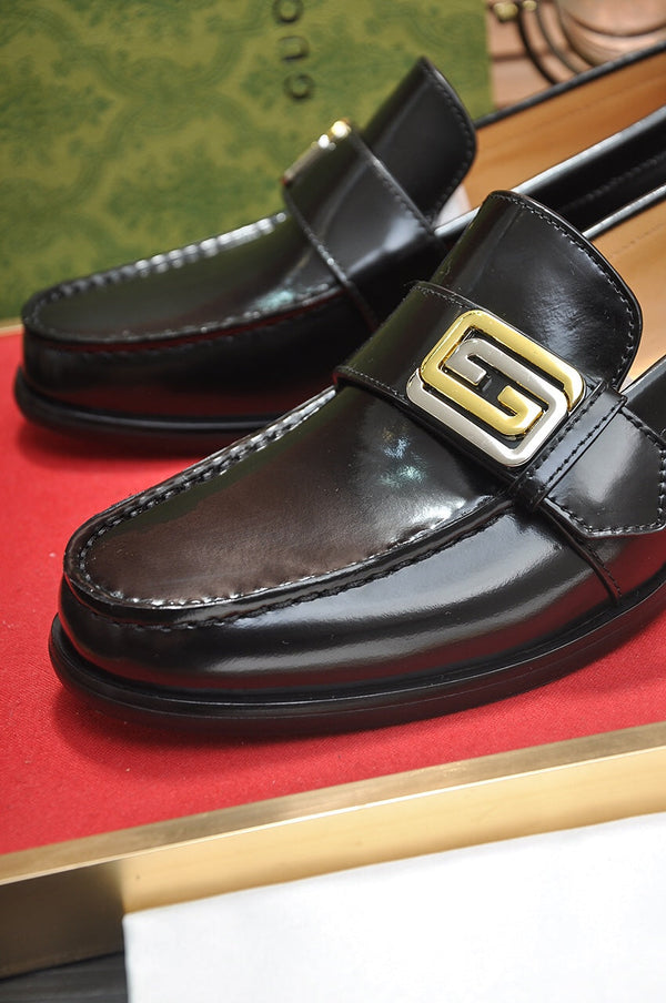 Mocassino da uomo GG in pelle di vacchetta nera 560953