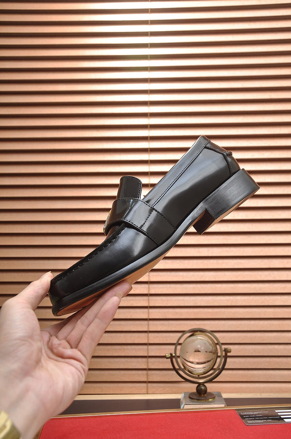 Mocassino da uomo GG in pelle di vacchetta nera 560953