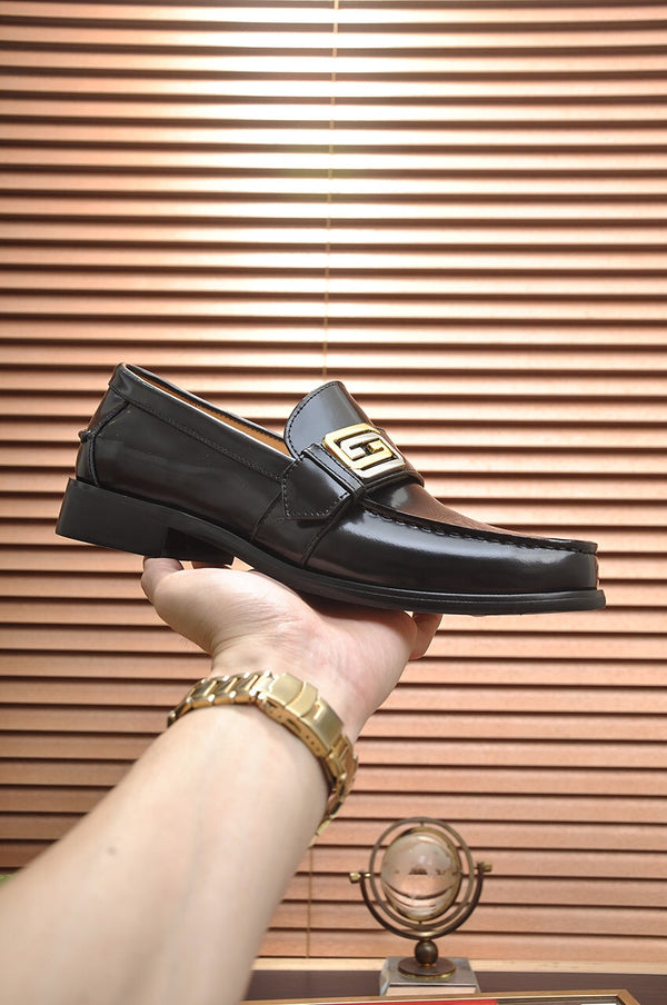 Mocassino da uomo GG in pelle di vacchetta nera 560953