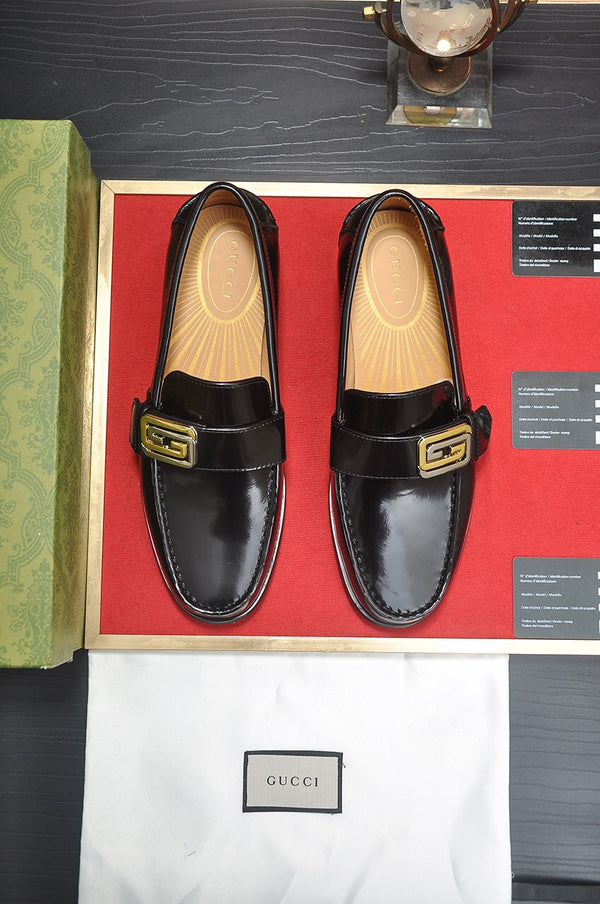 Mocassino da uomo GG in pelle di vacchetta nera 560953