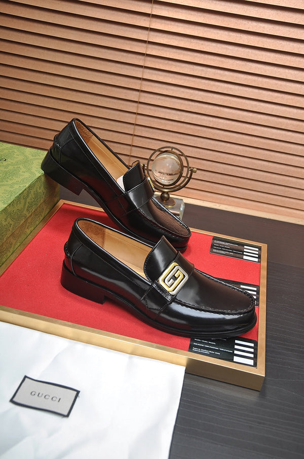 Mocassino da uomo GG in pelle di vacchetta nera 560953