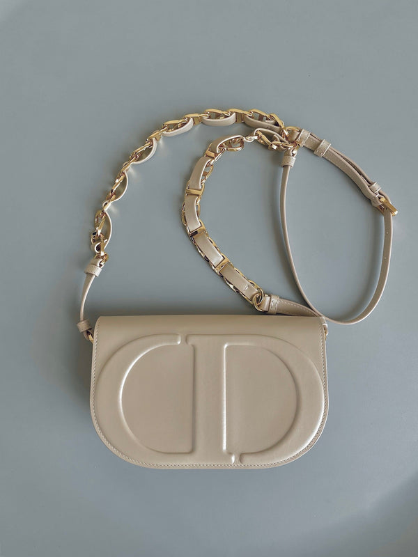 SIGNATURE HOBO 21 BAG IN BEIGE CALFSKIN