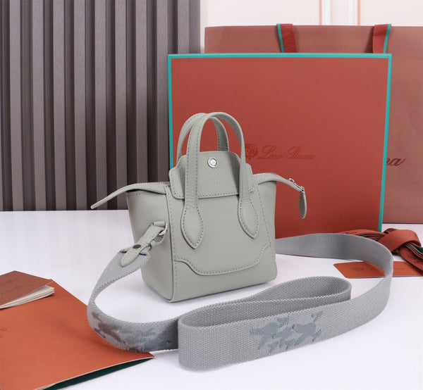 SAC NANO SMILE 18 EN VEAU LISSE GRIS HARBOR
