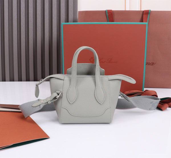 SAC NANO SMILE 18 EN VEAU LISSE GRIS HARBOR