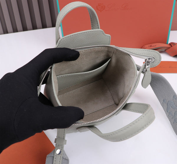 SAC NANO SMILE 18 EN VEAU LISSE GRIS HARBOR