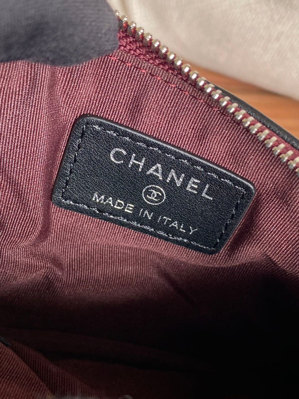 Portafoglio con cerniera cc 15 in pelle di agnello nera con finiture in argento