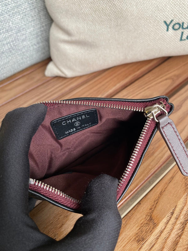 Portafoglio con cerniera cc 15 in pelle di agnello nera con finiture in argento