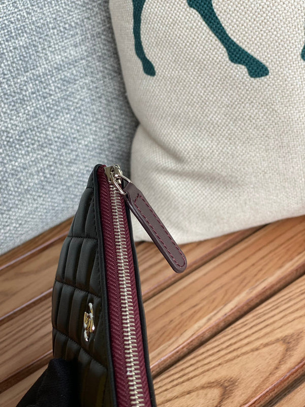 Portafoglio con cerniera cc 15 in pelle di agnello nera con finiture in argento