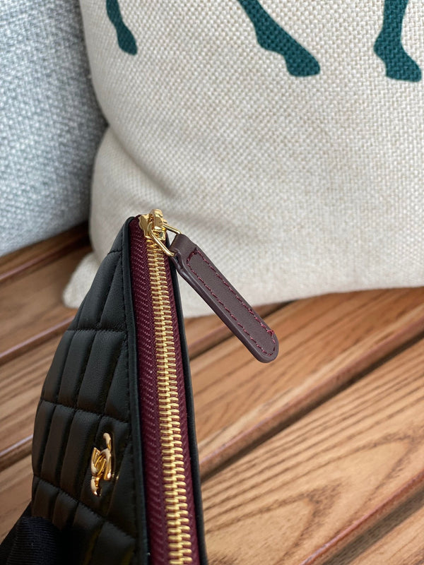 Portafoglio con cerniera cc 15 in pelle di agnello nera, hardware dorato