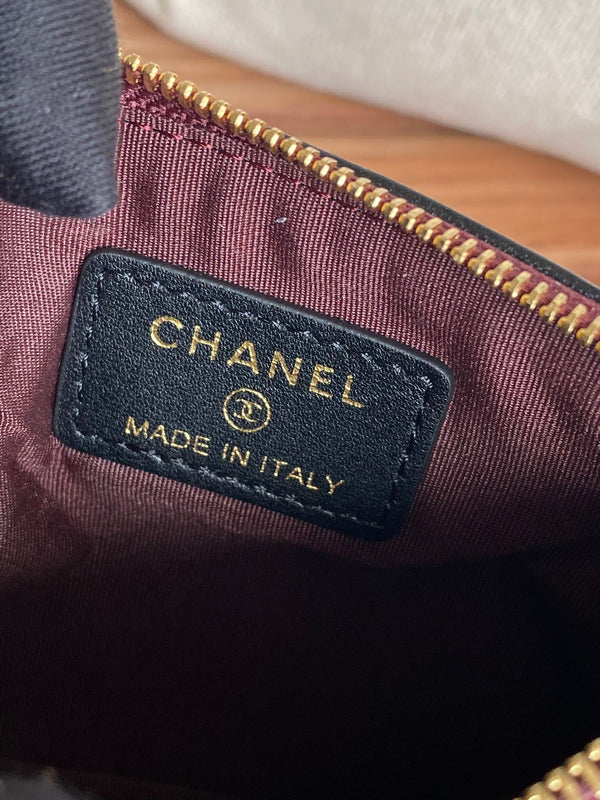 Portafoglio con cerniera cc 15 in pelle di agnello nera, hardware dorato