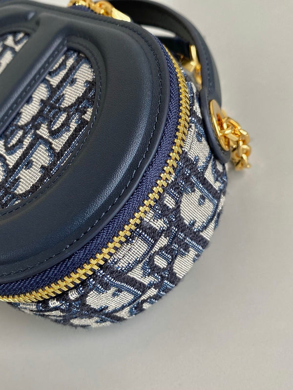 BORSA OVALE SIGNATURE 18 IN JACQUARD OBLIQUO BLU