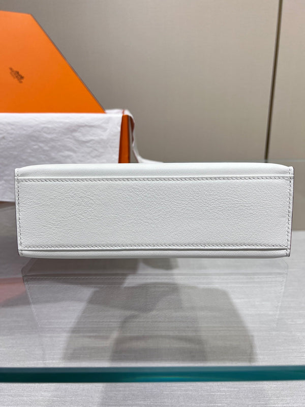 HM KELLY POCHETTE 22CM WHITE SWIFT GOLD HARDWARE