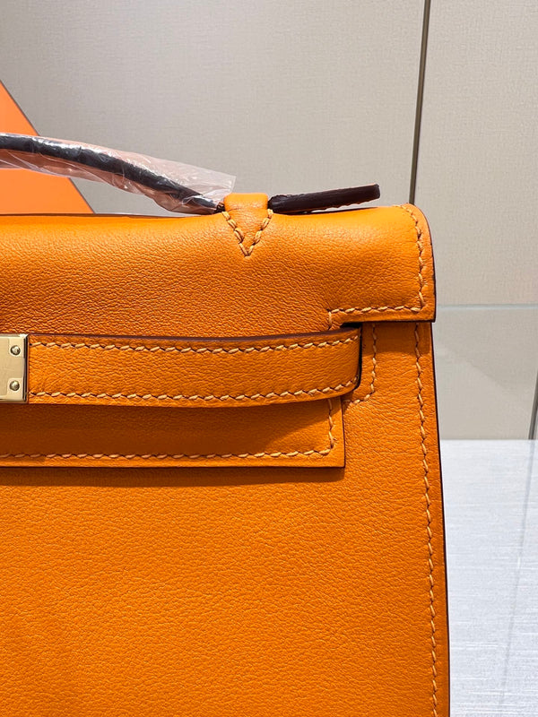 HM KELLY POCHETTE 22CM ORANGE SWIFT GOLD HARDWARE
