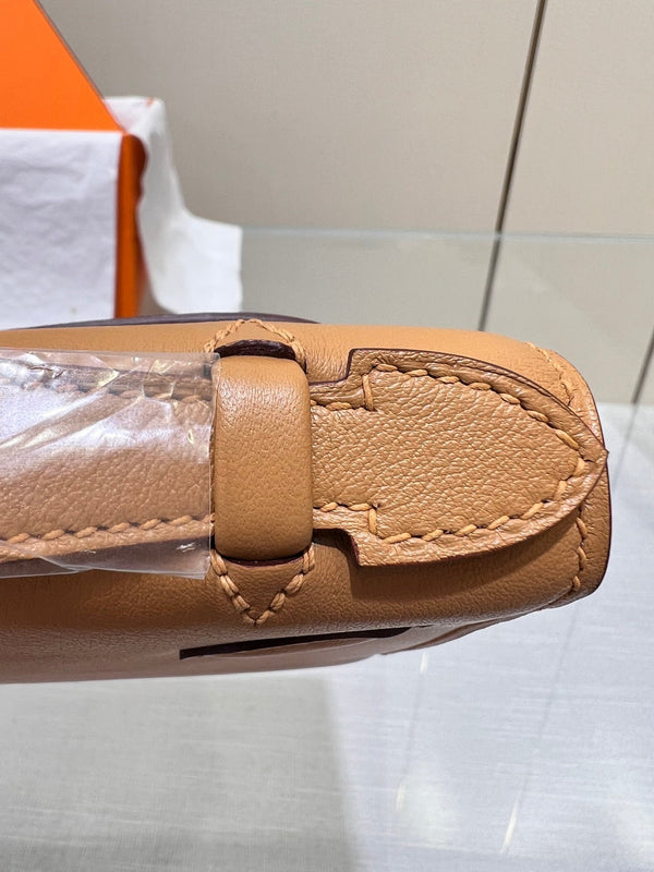 HM KELLY POCHETTE 22CM BROWN SWIFT GOLD HARDWARE