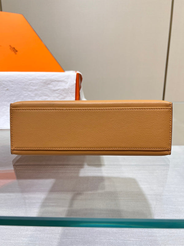 HM KELLY POCHETTE 22CM BROWN SWIFT GOLD HARDWARE