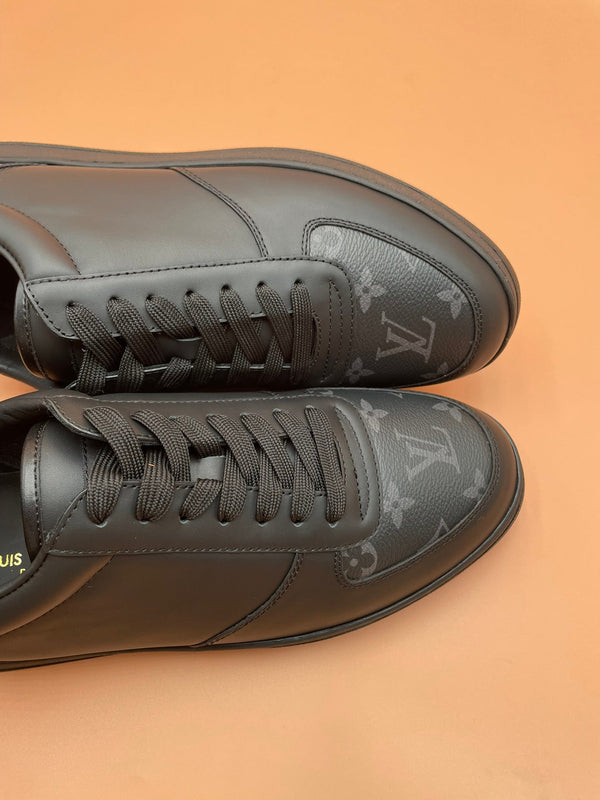LV RIVOLI SNEAKER BLACK