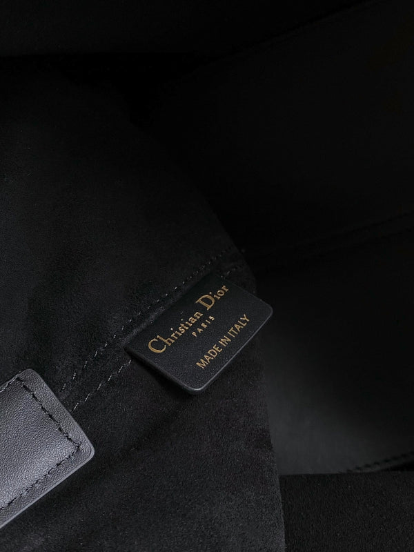 cd medium toujours 28 black calfskin