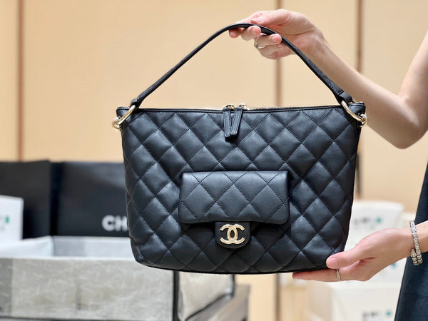 CC 23B Maxi Hobo 29.5cm Black Cowhide Light GHW