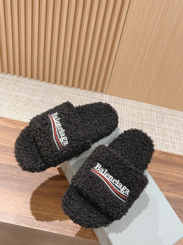 FURRY SLIDES IN BLACK CURLY SHEARLING