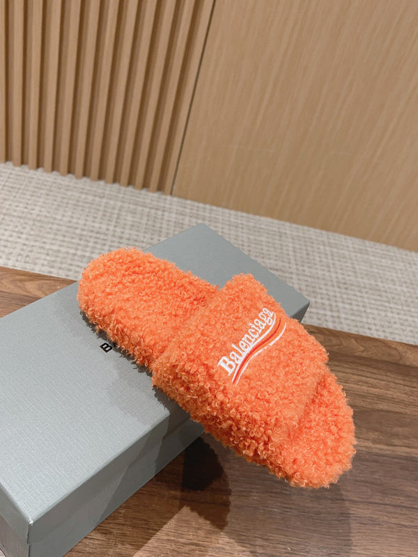 FURRY SLIDES IN ORANGE CURLY SHEARLING