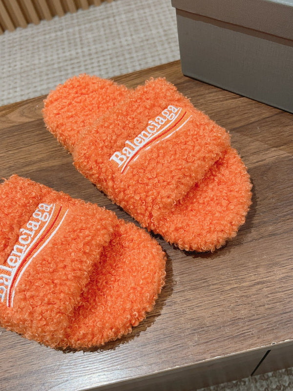 FURRY SLIDES IN ORANGE CURLY SHEARLING