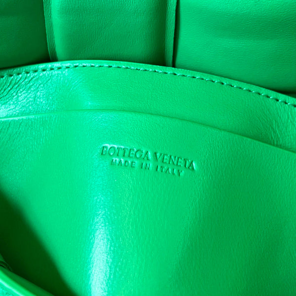 MINI CASSETTE 18 IN LIGHT GREEN LAMBSKIN