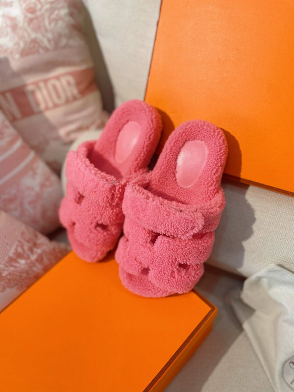 chypre sandal pink lamb wool