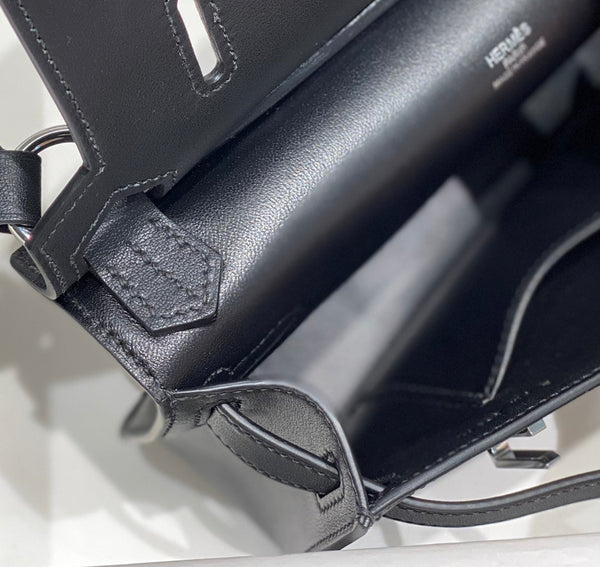 BORSA A TRACOLLA HM JYPSIERE 23 IN PELLE DI VITELLO BLU NAVY CON FERRAMENTA IN ARGENTO