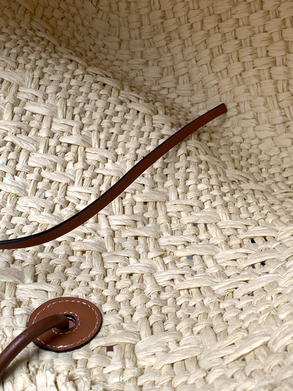 Borsa a cestino Anagram media in palma di iraca e pelle di vitello