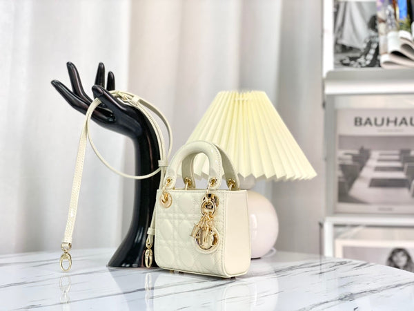 BORSA MICRO LADY 12 IN PELLE DI AGNELLO BIANCA LUCIDA