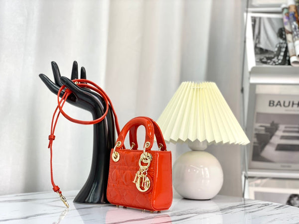 BORSA MICRO LADY 12 IN PELLE DI AGNELLO ROSSO SCARLATTO LUCIDO