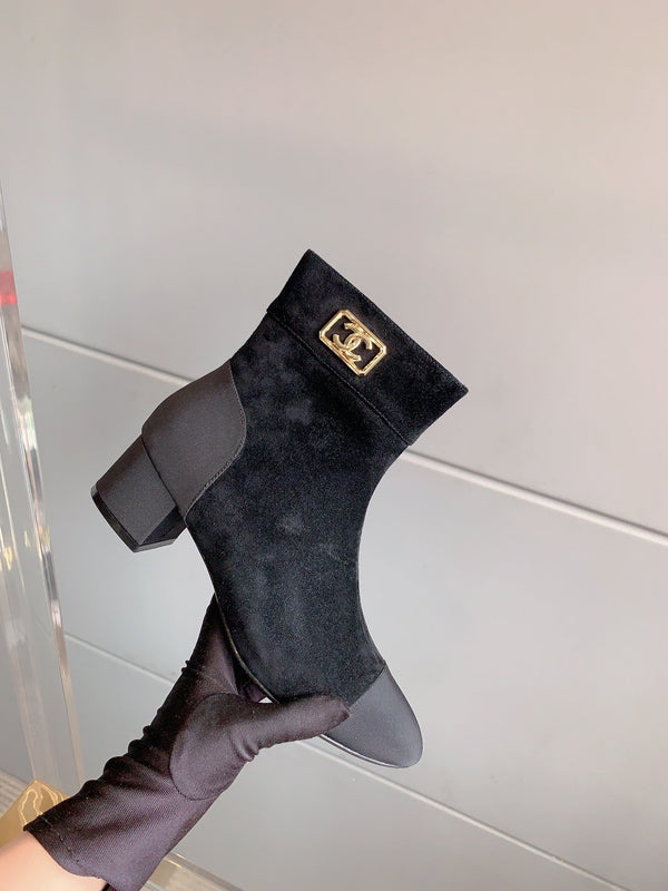 CC Low-Cut Logo Ankle Boots 50mm Black Suede Frabic 464557
