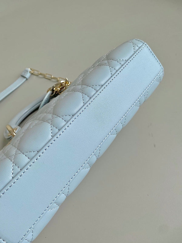 BORSA D-JOY 22 IN PELLE DI AGNELLO AZZURRA