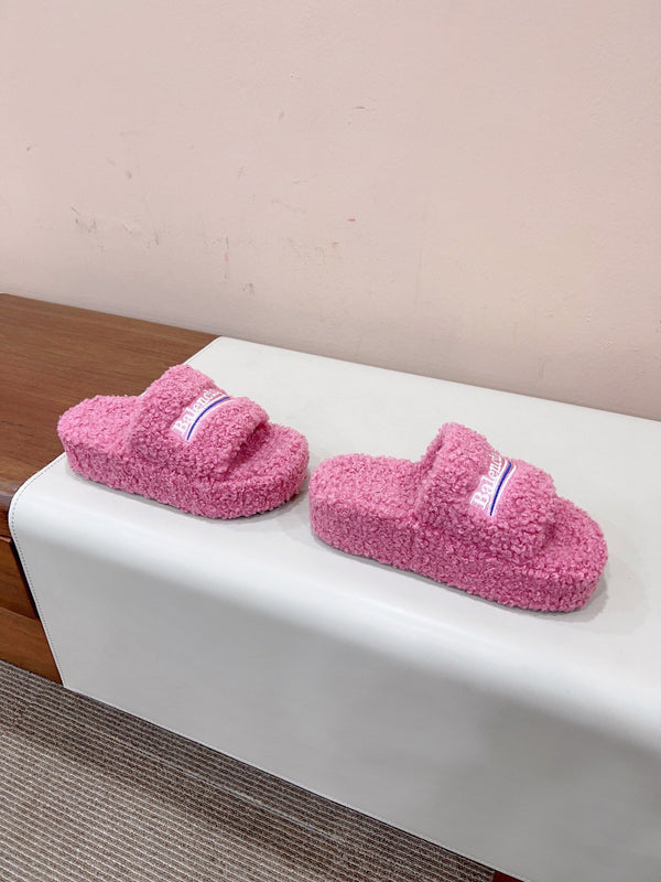 THICK-SOLED SLIPPERS IN PINK WOOL