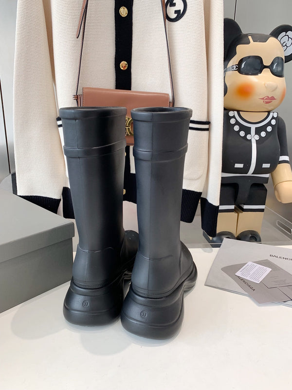 CROCS BOOTS IN BLACK RUBBER