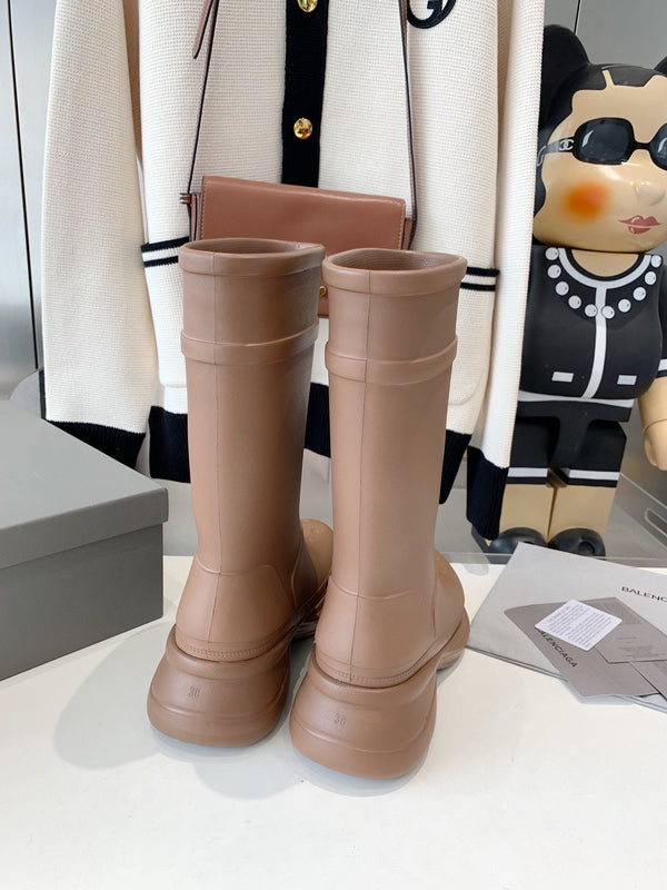 CROCS BOOTS IN BROWN RUBBER