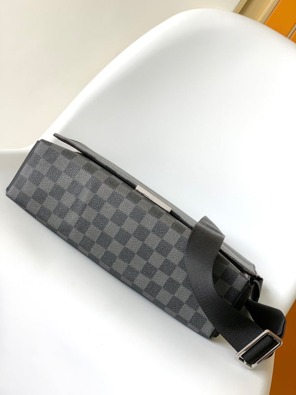 LV District PM Messenger 31cm Black Damier Graphite Canvas