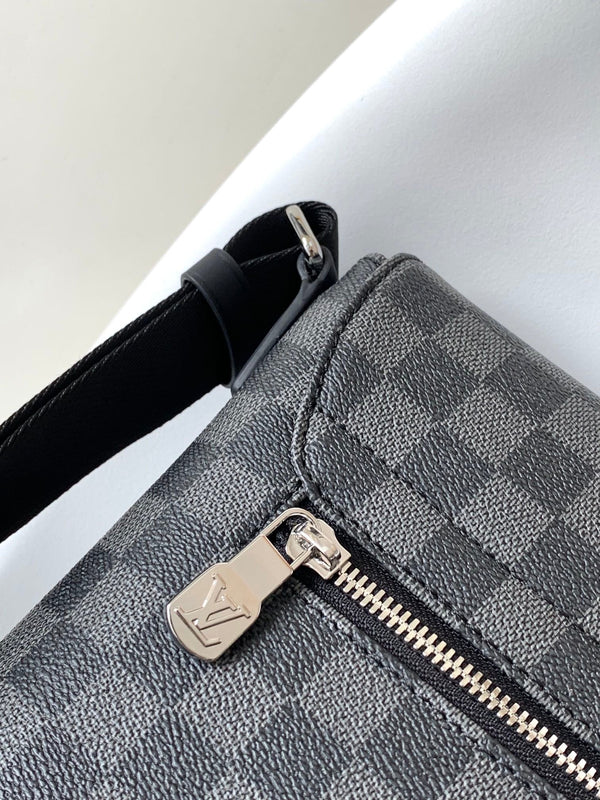 LV District PM Messenger 31cm Black Damier Graphite Canvas