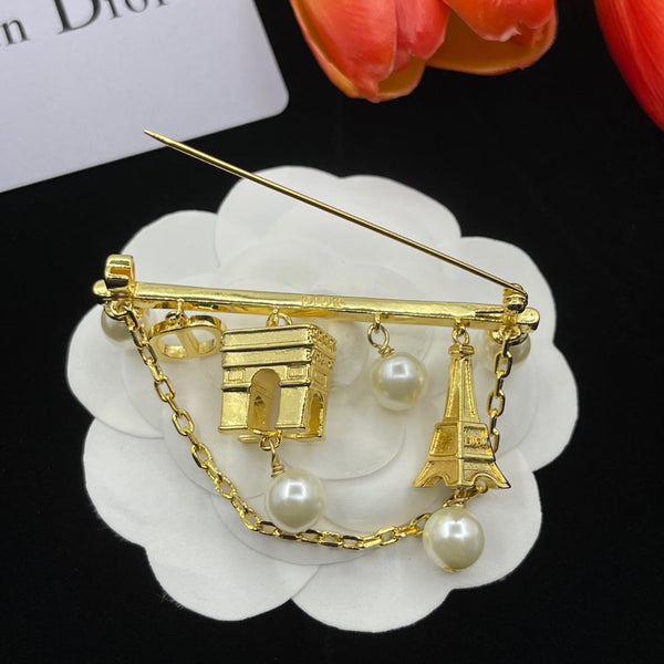 CD Brooch 182694