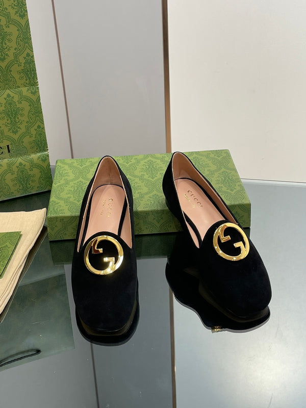 BLONDIE LOGO-PLAQUE LOAFERS IN BLACK SUEDE