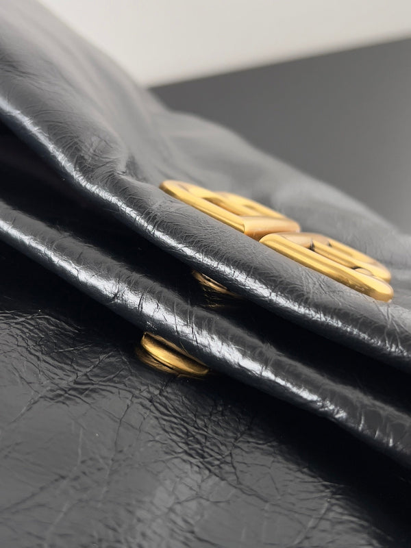 MONACO MEDIUM BAG 32 IN BLACK ARENA CALFSKIN GOLD HARDWARE