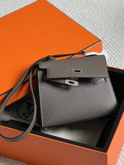 KELLY DESORDRE 20 IN MEDIUM BROWN EPSOM LEATHER WITH GOLD HARDWARE