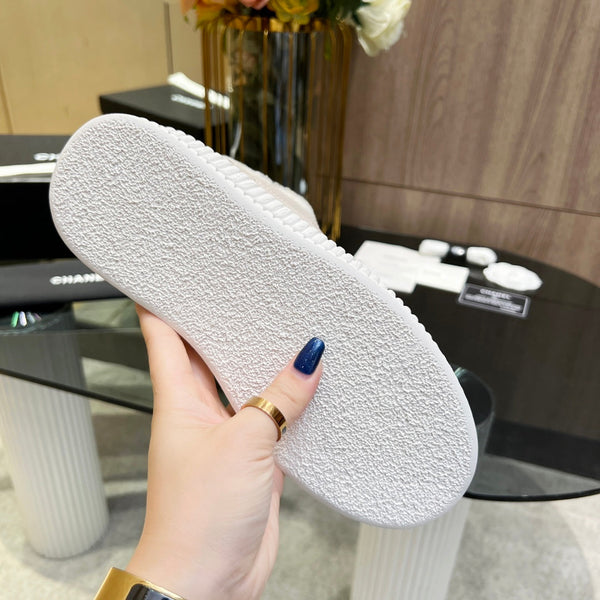 CC Sneaker Light Beige Suede With Fleece Lining 944567